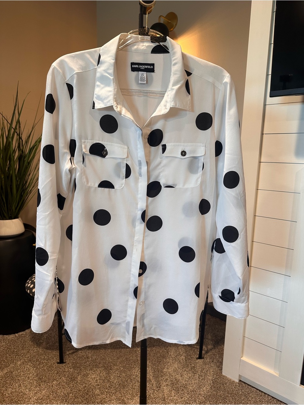 Trendy black/white polka dot blouse